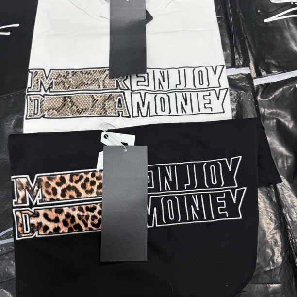 m豹纹纹理刺绣贴布短袖T恤