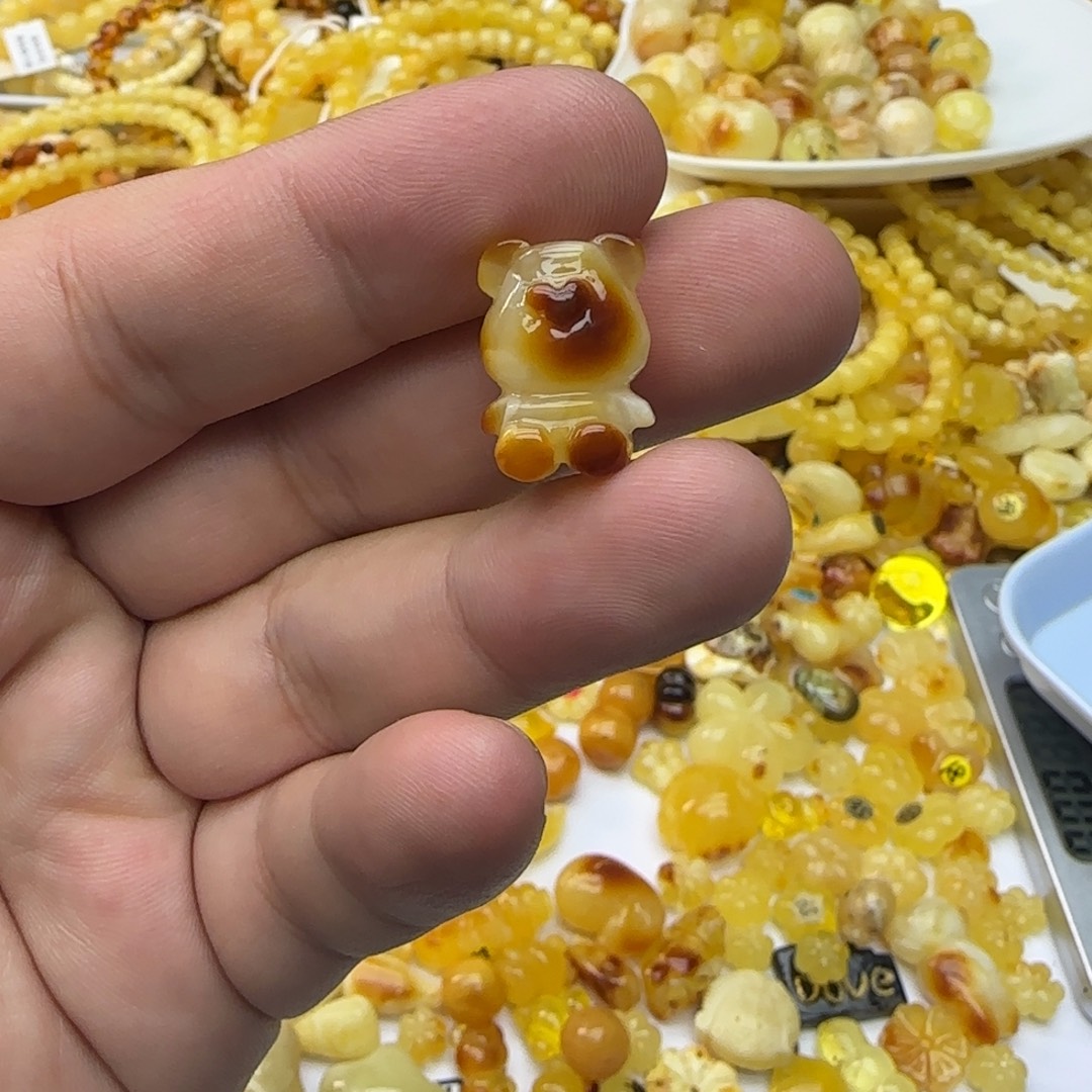 琥珀未镶嵌裸石1.61克02