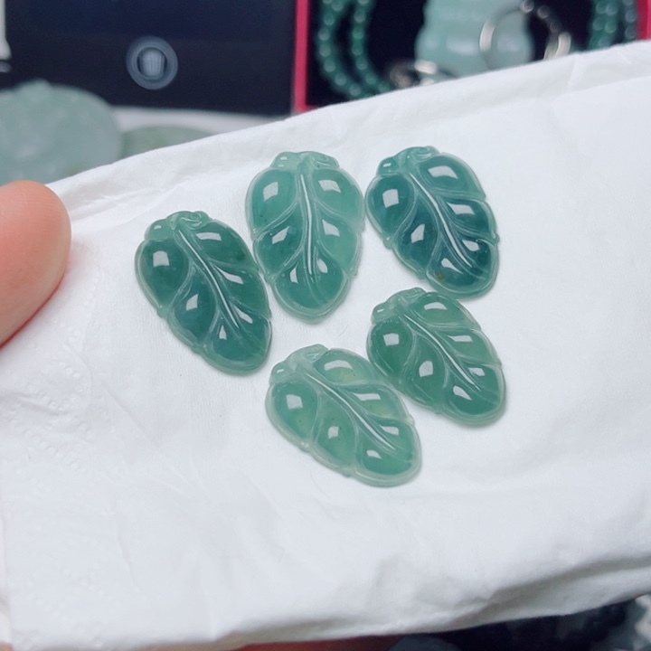 颈饰未镶嵌翡翠挂件