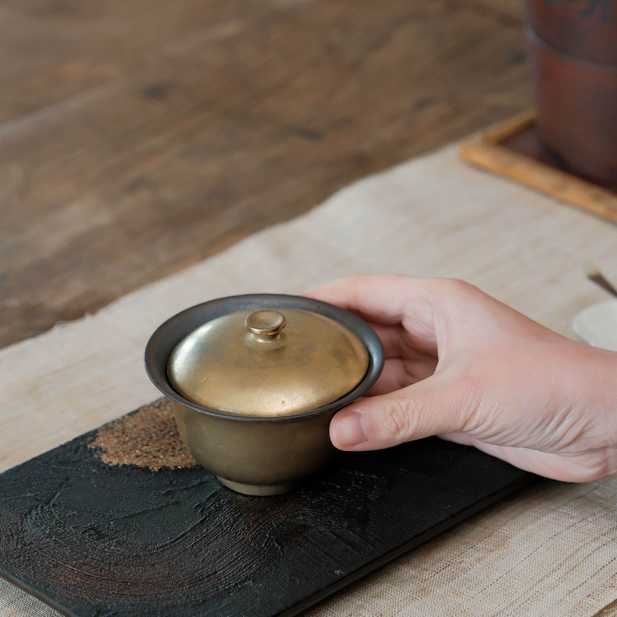 外金彩内玄铁釉盖碗100ml