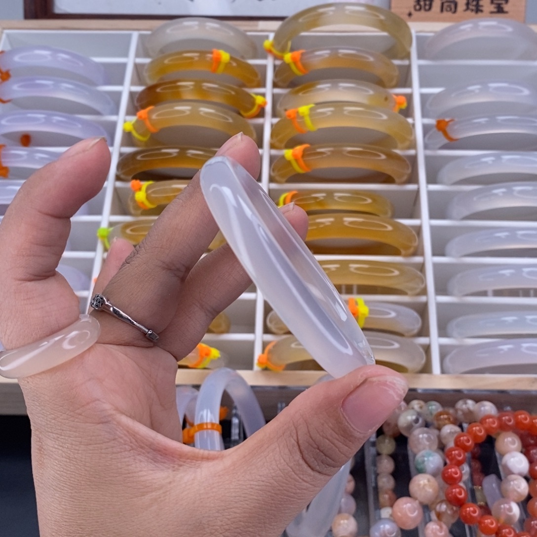 玛瑙/玉髓未镶嵌手镯