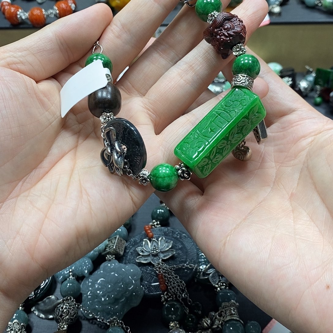 慧***儿未镶嵌手链翡翠手链