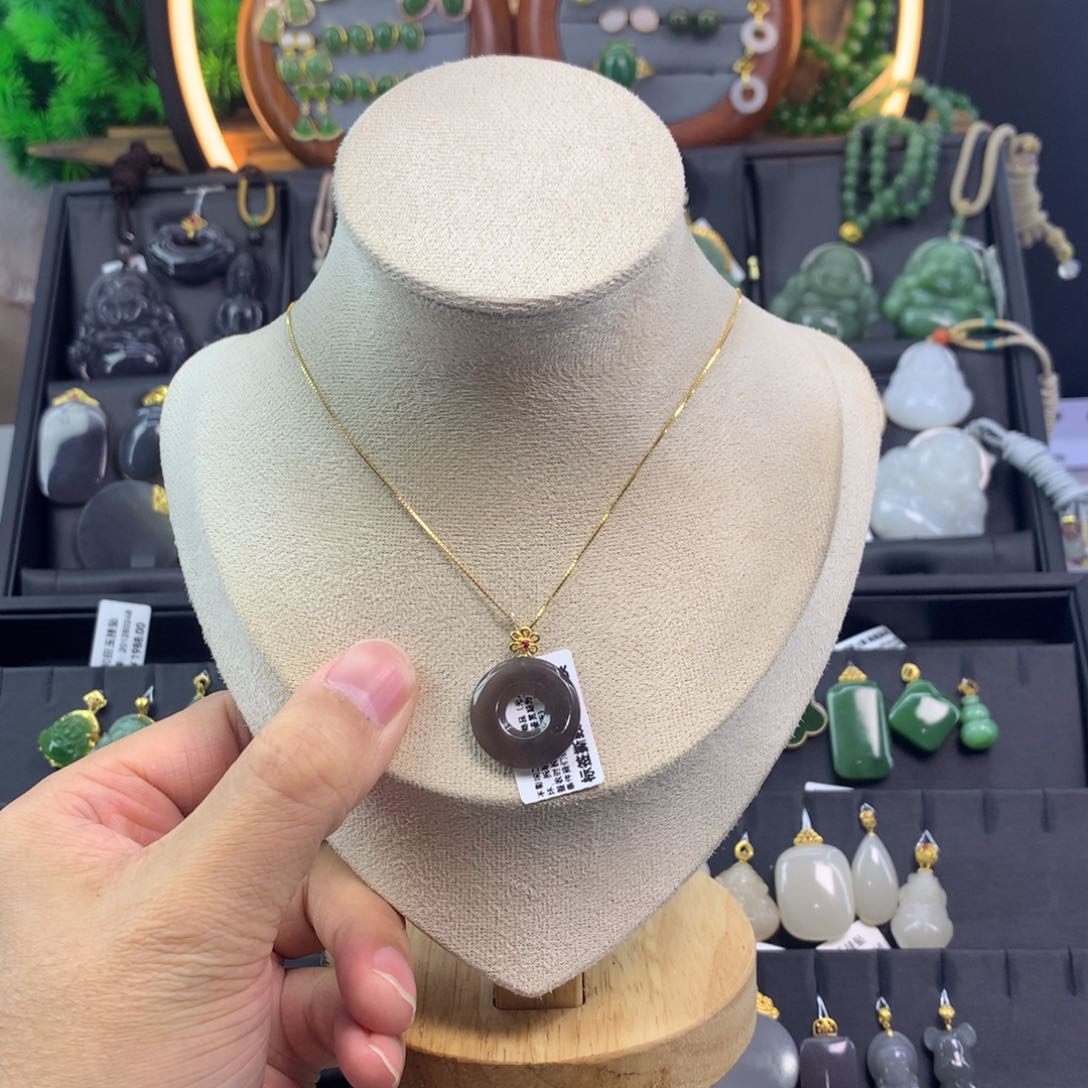 和田玉吊坠18K金镶嵌