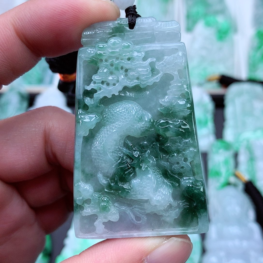 翡翠颈饰未镶嵌翡翠吊坠