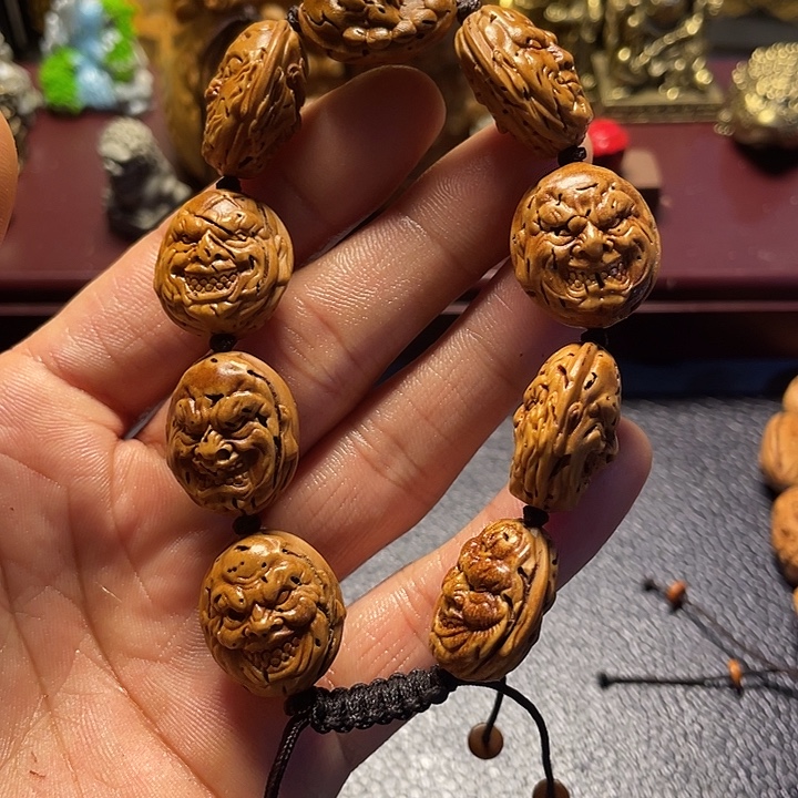 大桃核雕刻瑕疵恶僧