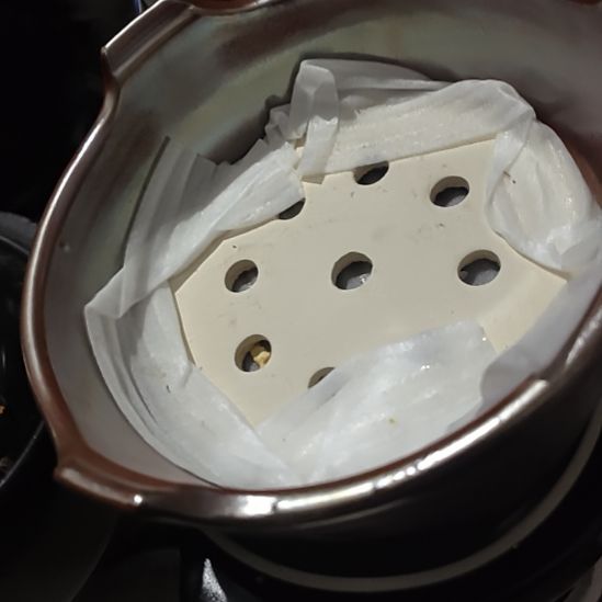 瓷铁红釉炭炉，口径25……