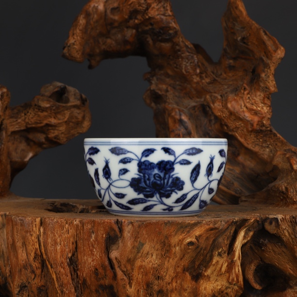 苏麻离青原矿料山茶花纹卧足杯