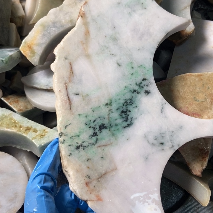 翡翠颈饰未镶嵌天然翡翠