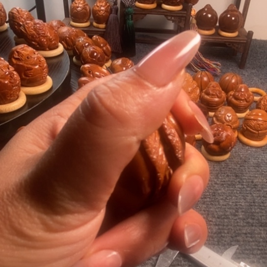 橄榄核吊坠龙****p三面一颗