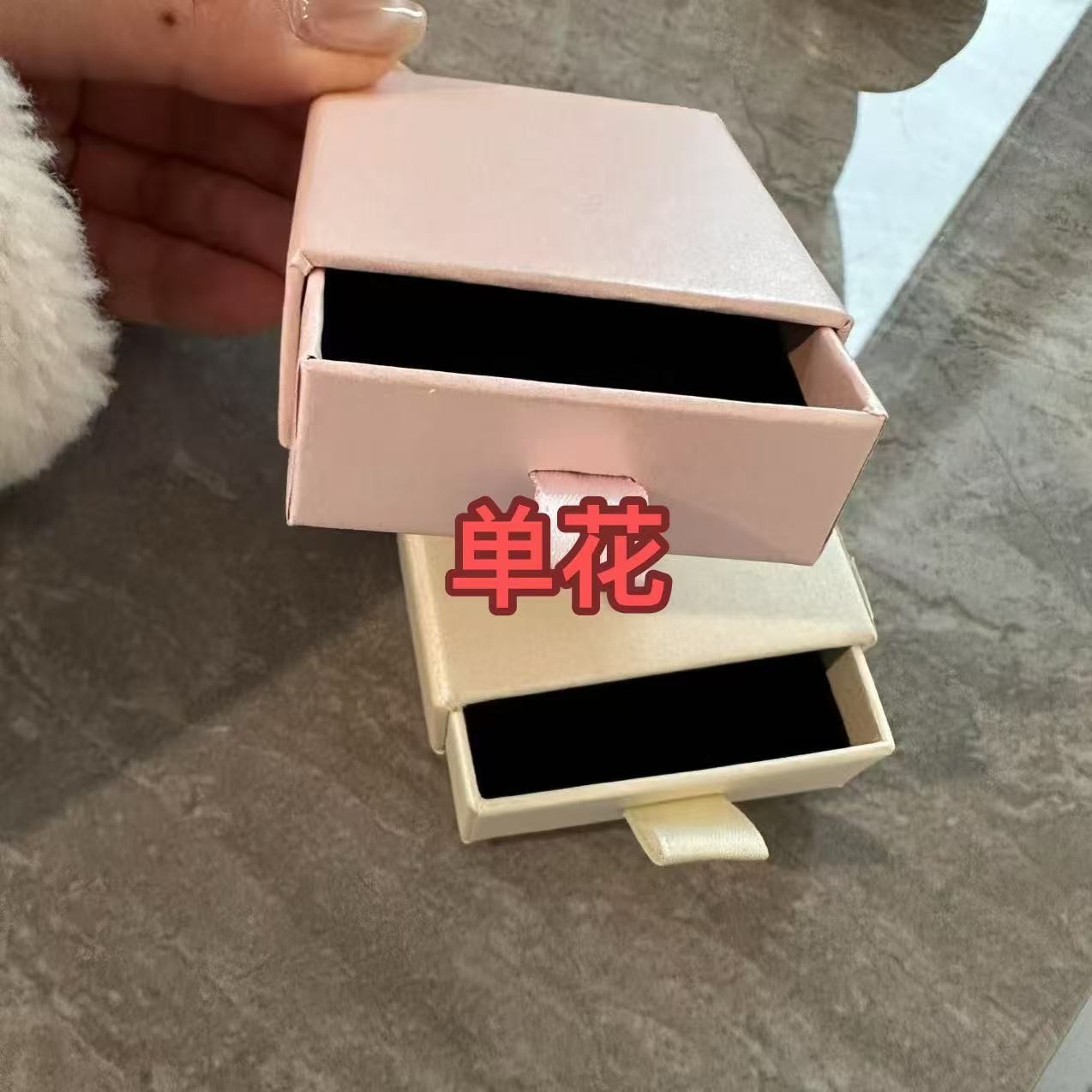 【单花】1【项】safsafasfasfsaf柔软沙滩气质时尚 包装盒GG