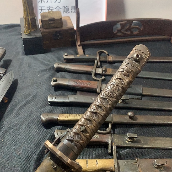 一***书铜摆件铜摆件95。  