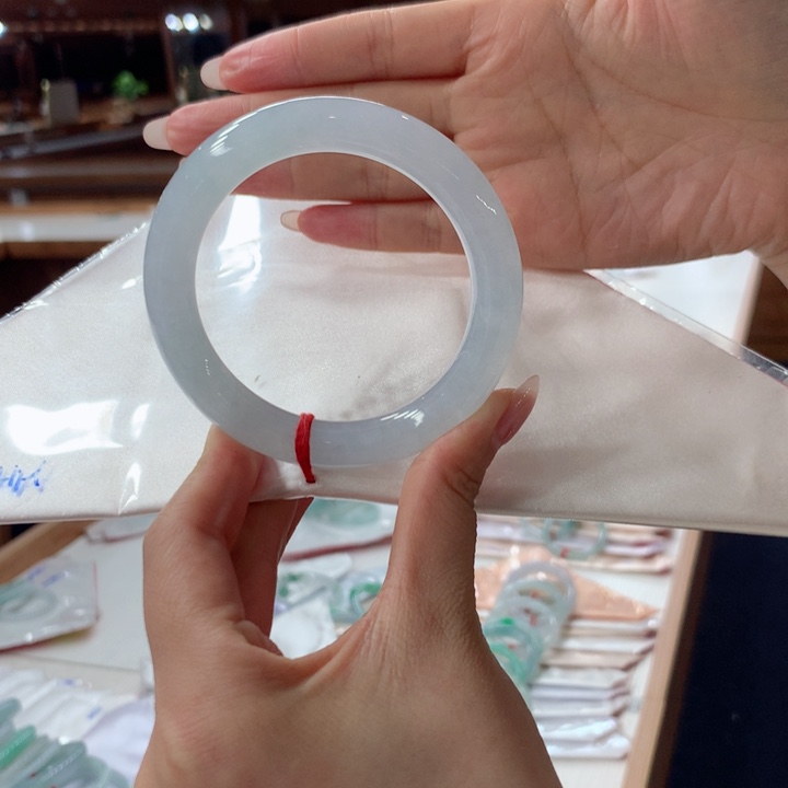 翡翠手镯未镶嵌L****象买断