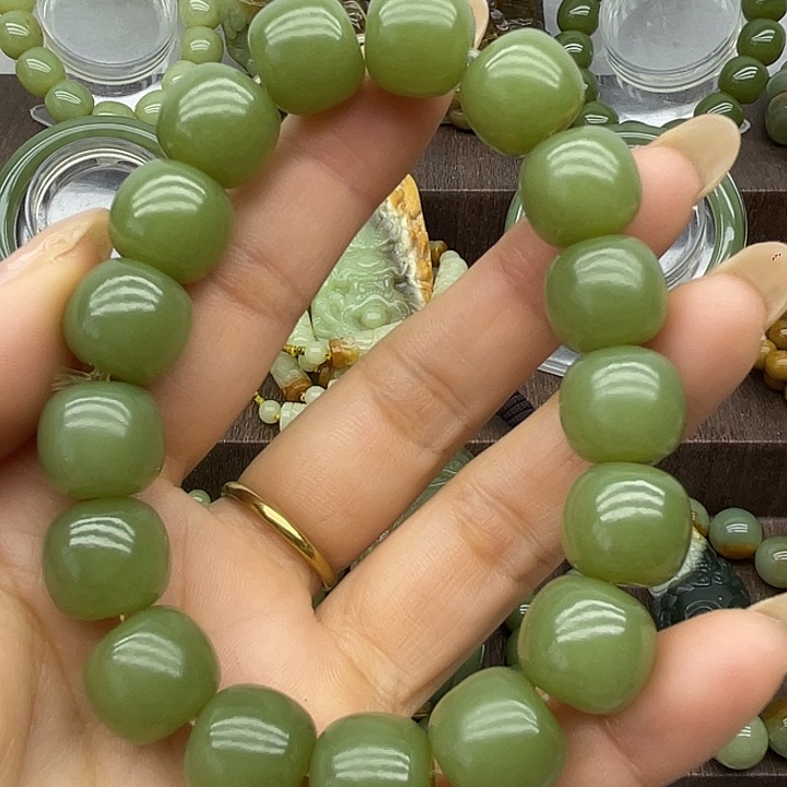 透闪石质玉未镶嵌手串