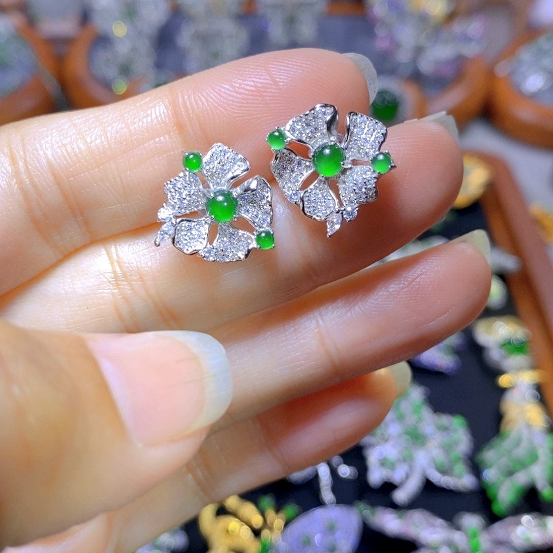 翡翠颈饰银S925镶嵌天然翡翠