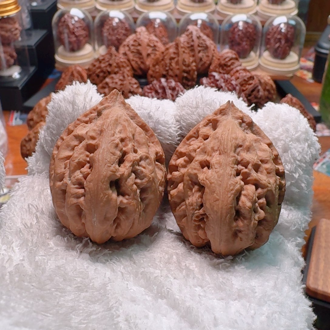 文玩核桃吊坠腊皮元宝