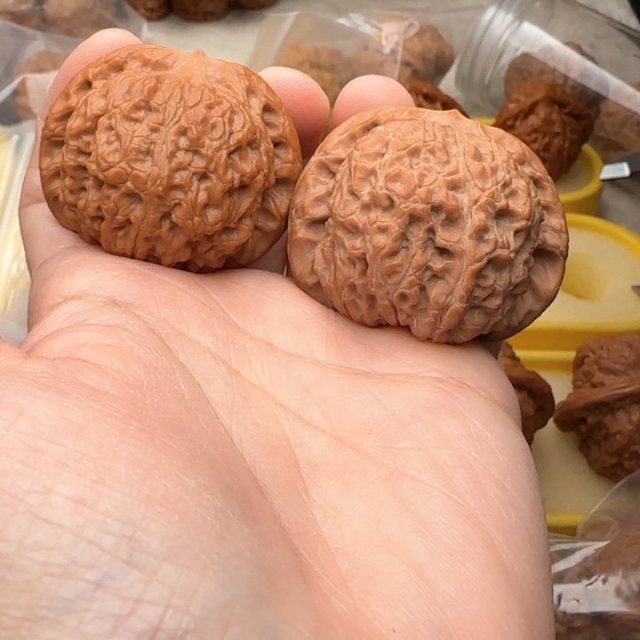 文玩核桃吊坠人****力血麒麟尖修