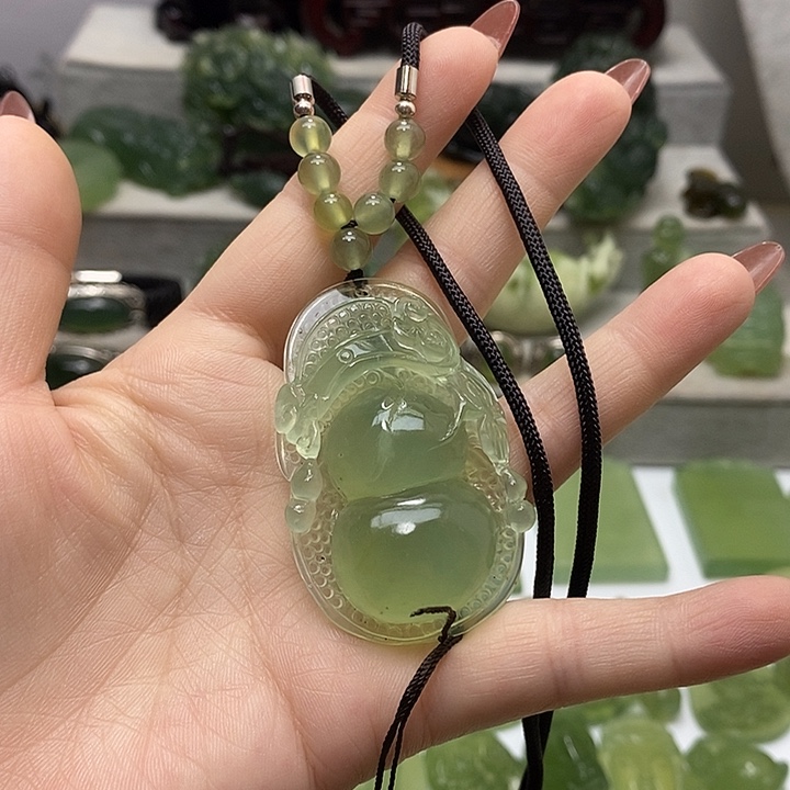 未镶嵌蛇纹石玉挂件