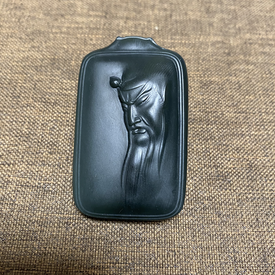 天然和田玉黑青玉关公牌料子细腻渐变带蓝调