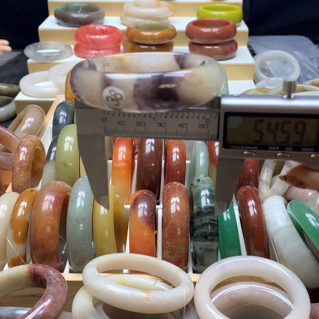 石英质玉手镯未镶嵌