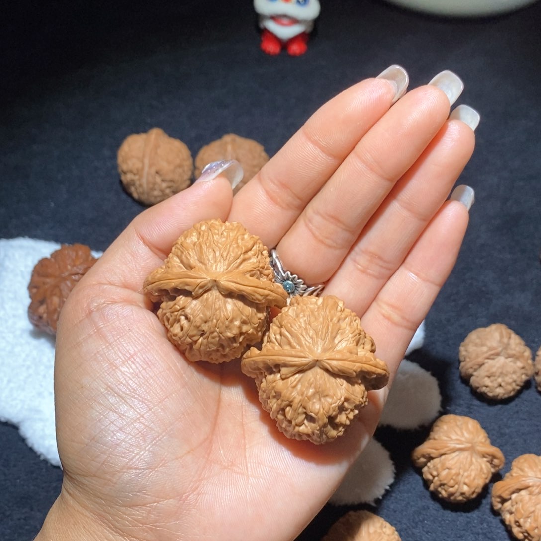 文玩核桃吊坠白狮子40