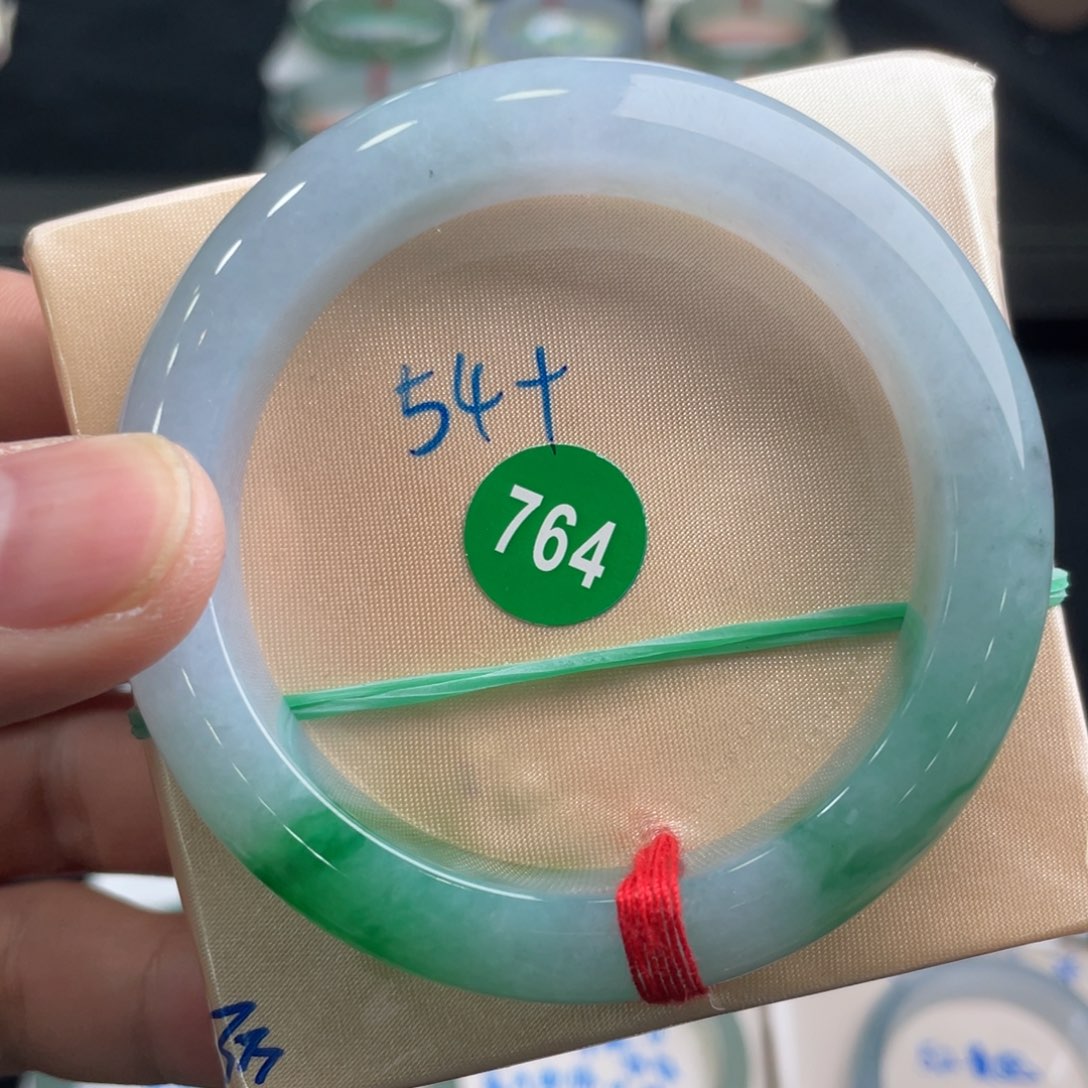 翡翠手镯未镶嵌翡翠手镯