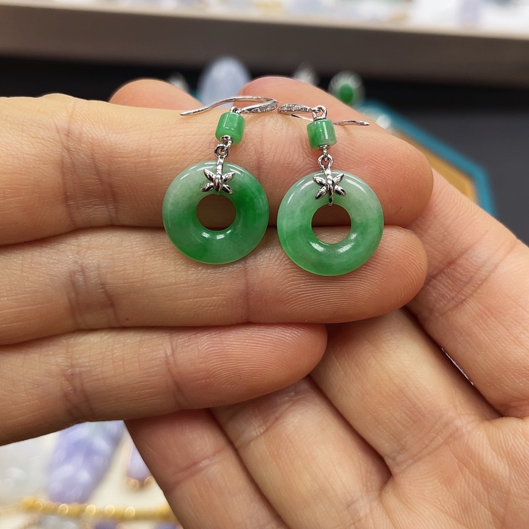 【闪购商品】颈饰18K金镶嵌翡翠