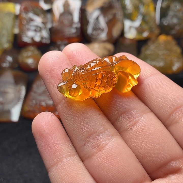 琥珀未镶嵌颈饰207