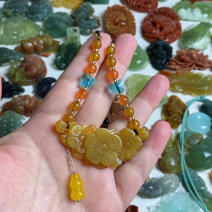 蛇纹石玉颈饰未镶嵌