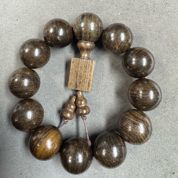 B99沉木圆珠手串