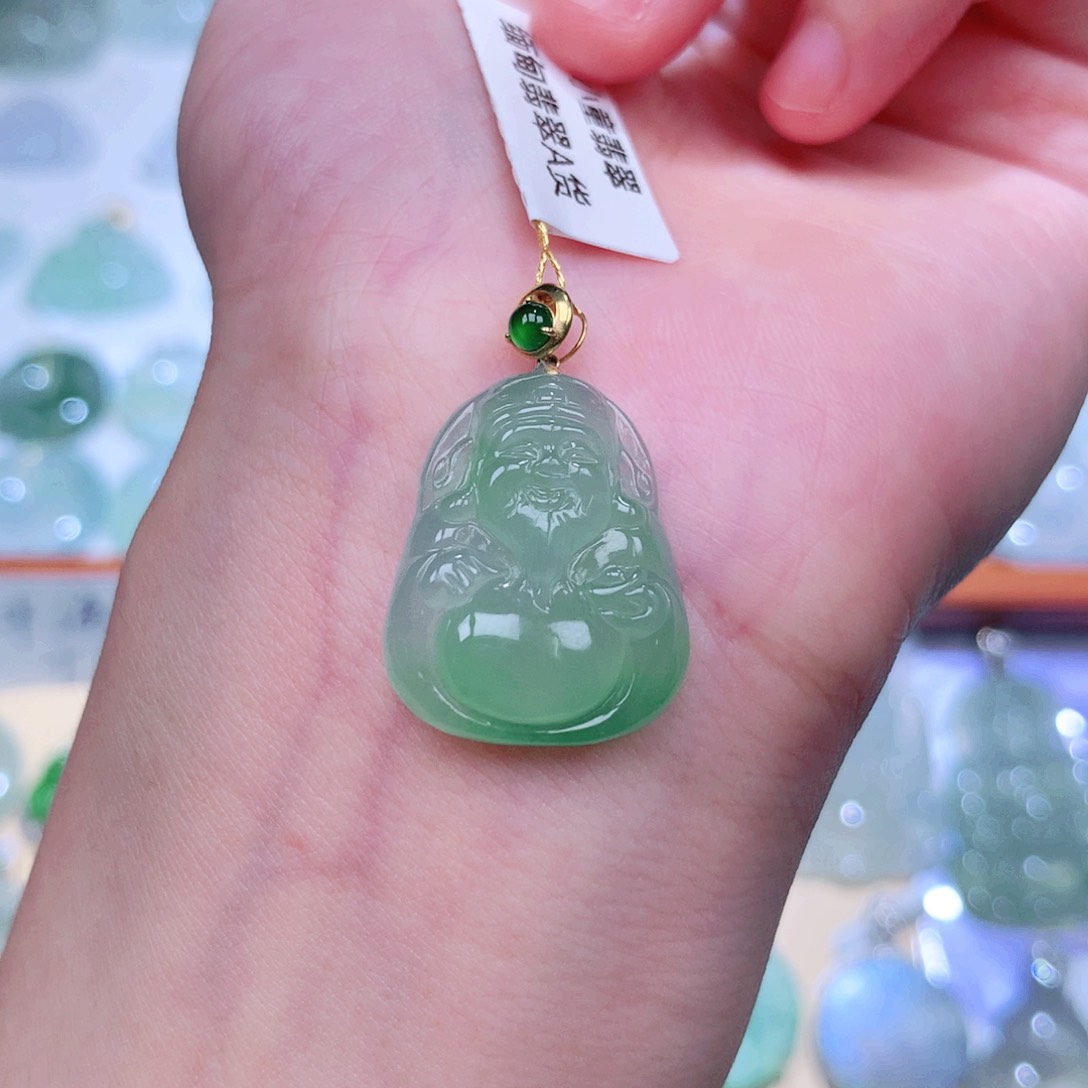 翡翠18K金镶嵌颈饰财神爷