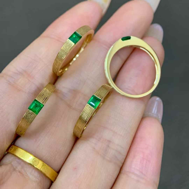 8囍珠宝 18k金 0.23ct 祖母绿戒指 哥伦 复古摩登 小众 高级 磨砂