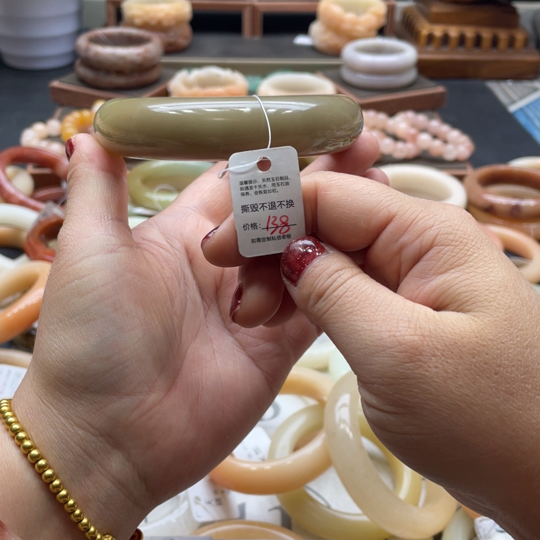 紫***蓝石英岩玉未镶嵌手镯