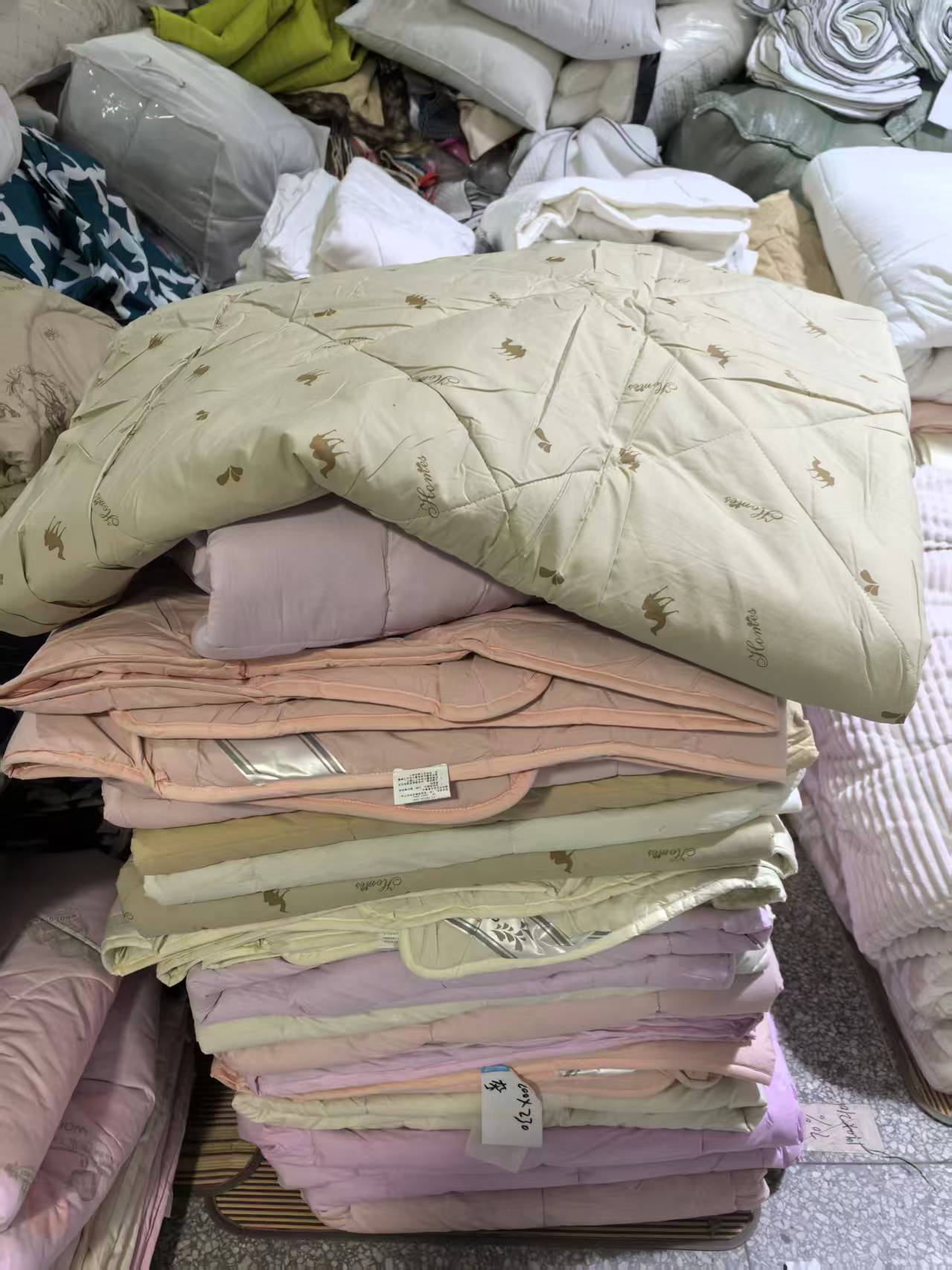 《厚广家》3楼200×230杂款全棉高支棉50%驼毛被 发1张不挑色5斤