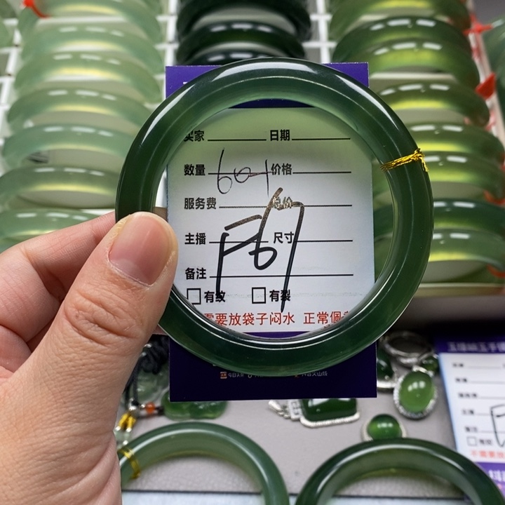 蛇纹石玉手镯未镶嵌开*