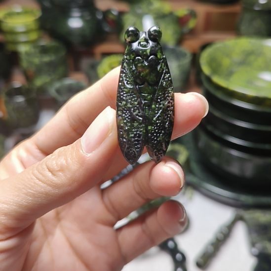 蛇纹石玉未镶嵌一鸣惊人