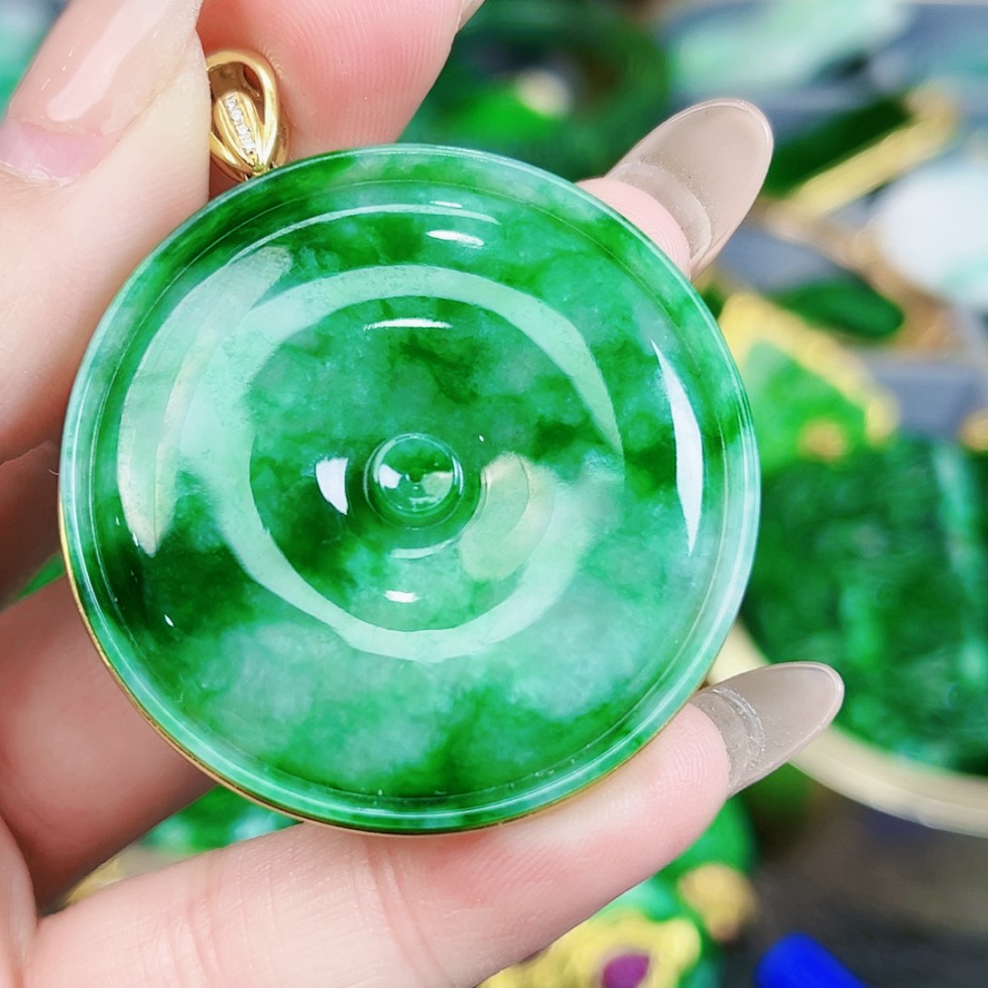 翡翠颈饰18K金镶嵌吊坠