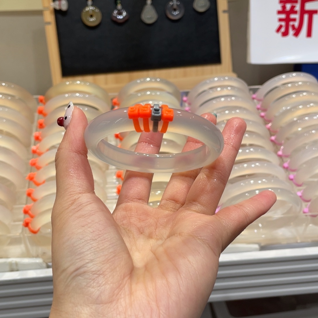 欧***i玛瑙/玉髓未镶嵌手镯@定向灰冰@【56】