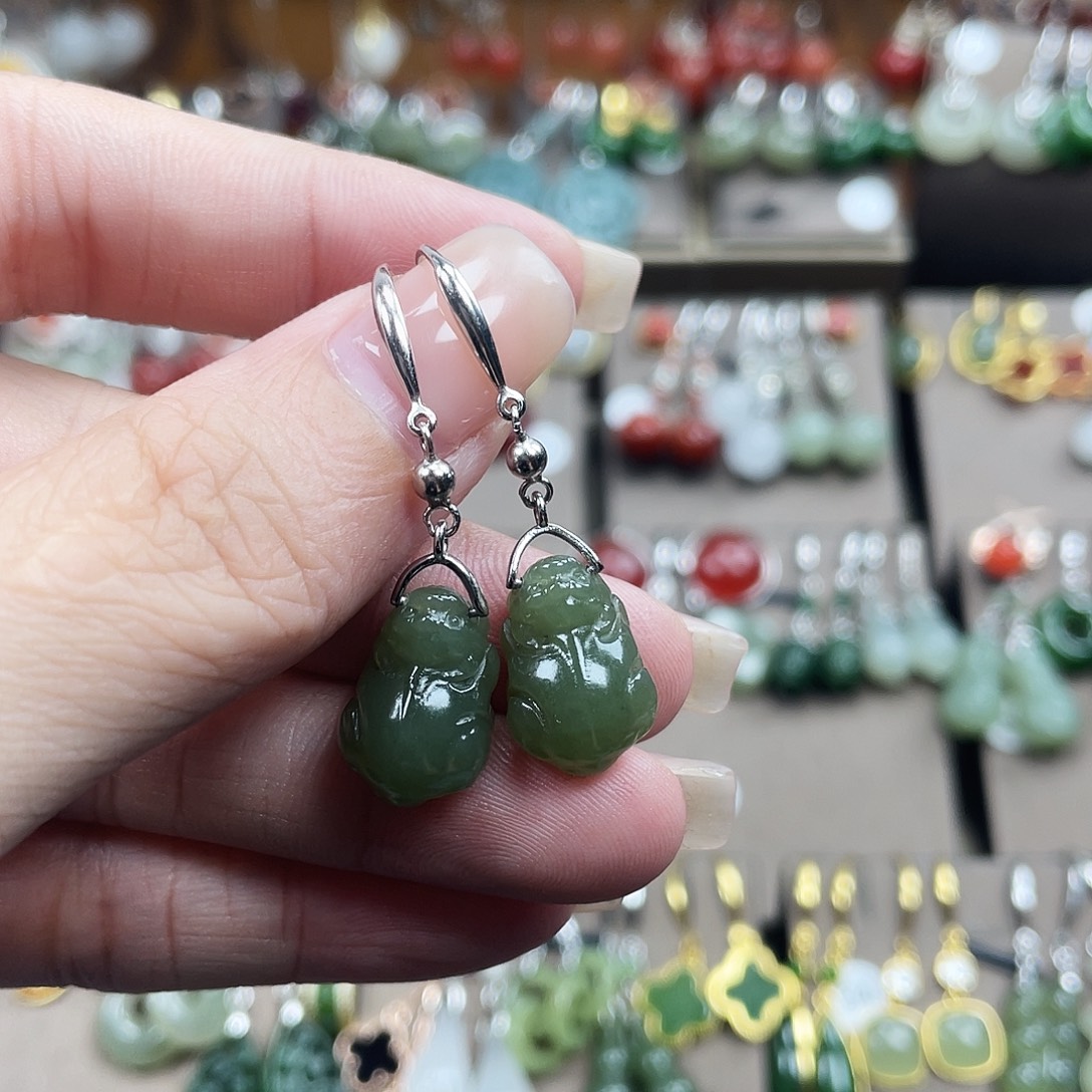 和田玉银S925镶嵌耳坠貔貅