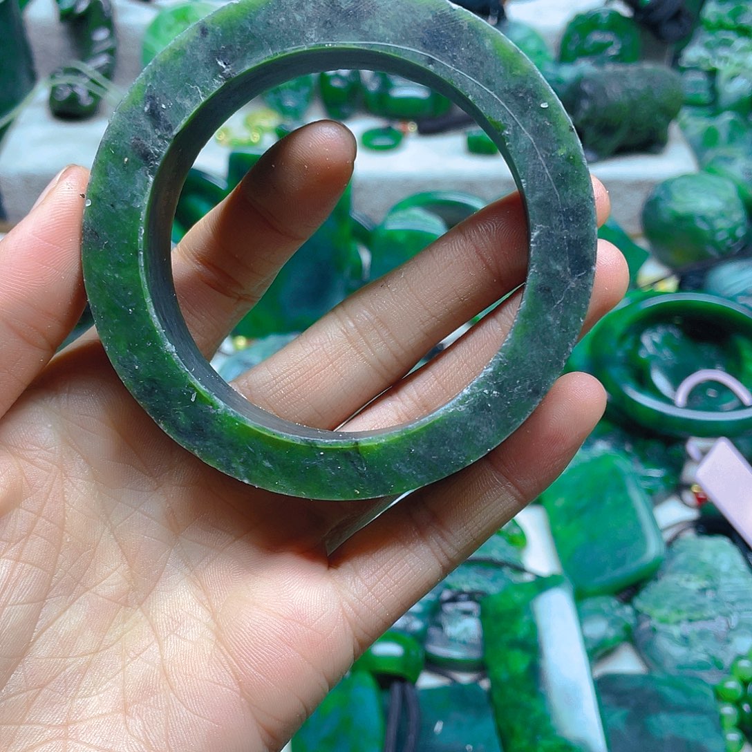 璀***空和田玉（碧玉）未镶嵌珠宝奇石