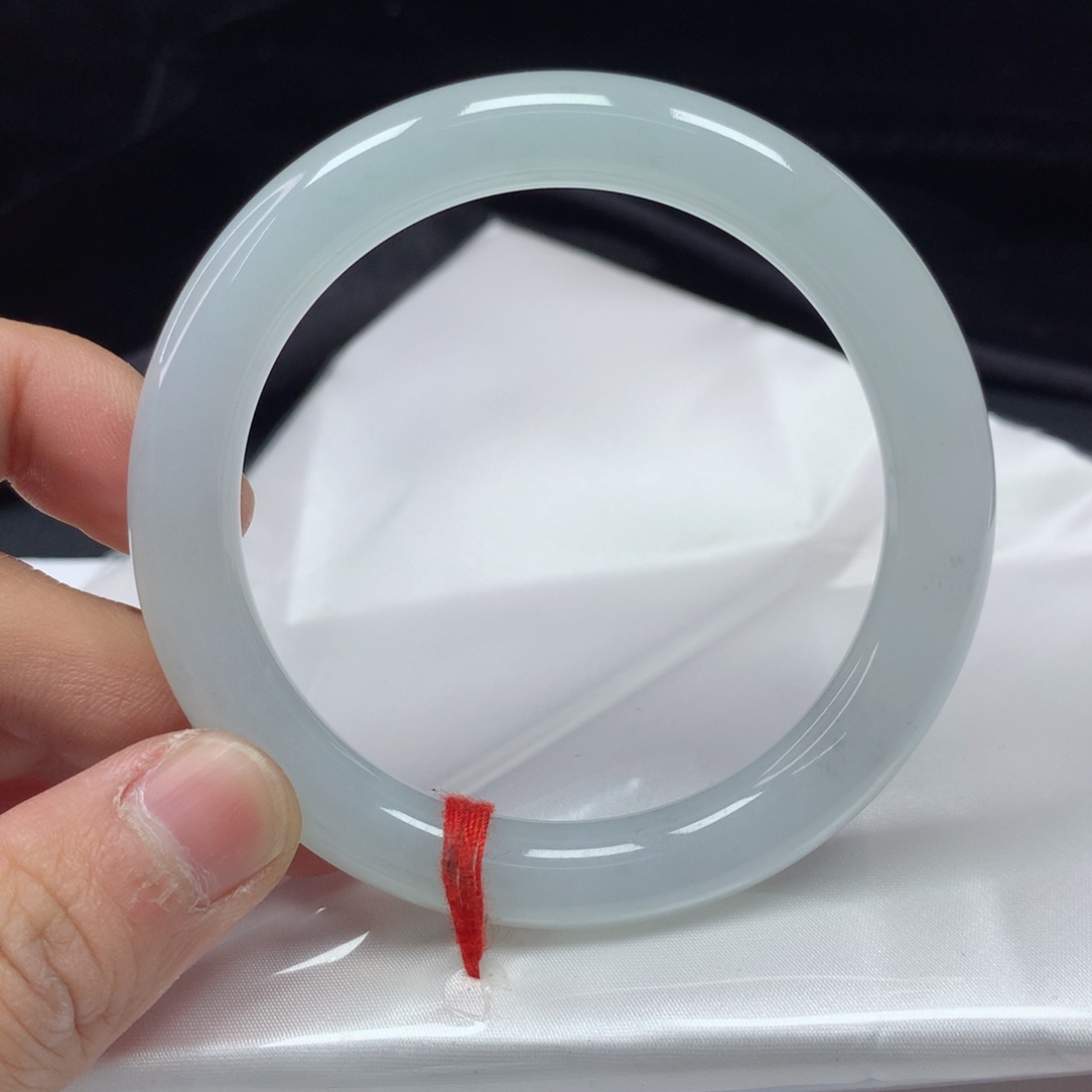 翡翠手镯（圆镯）未镶嵌56.7