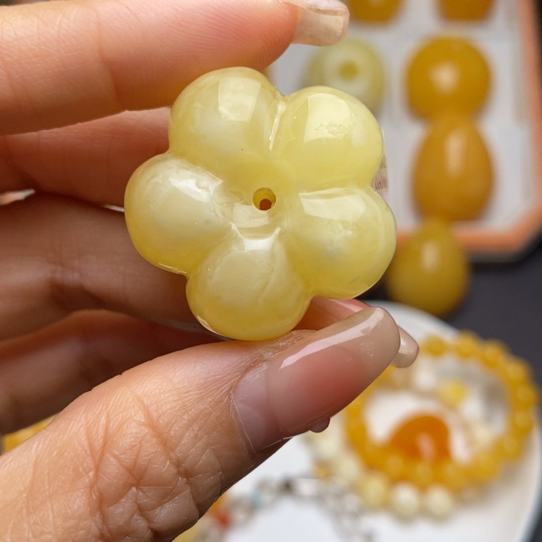 蜜蜡颈饰未镶嵌，