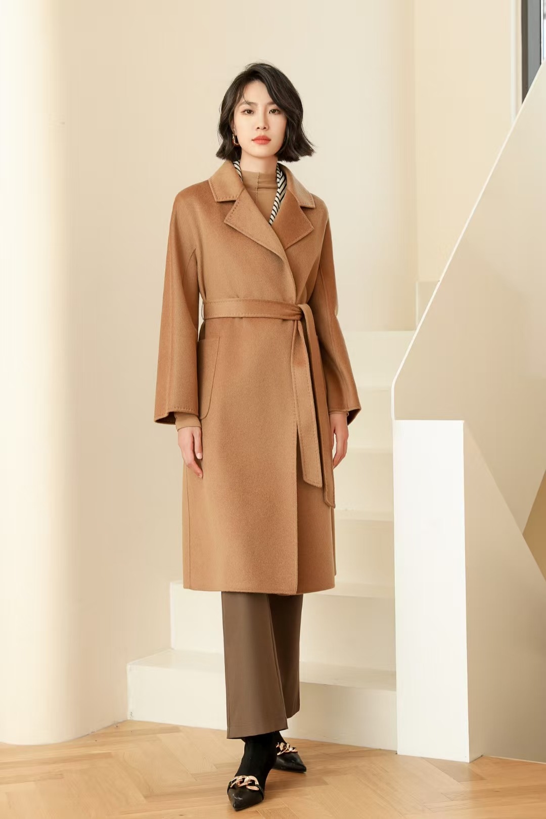 洛2025款经典女士大衣百搭气质高奢时尚