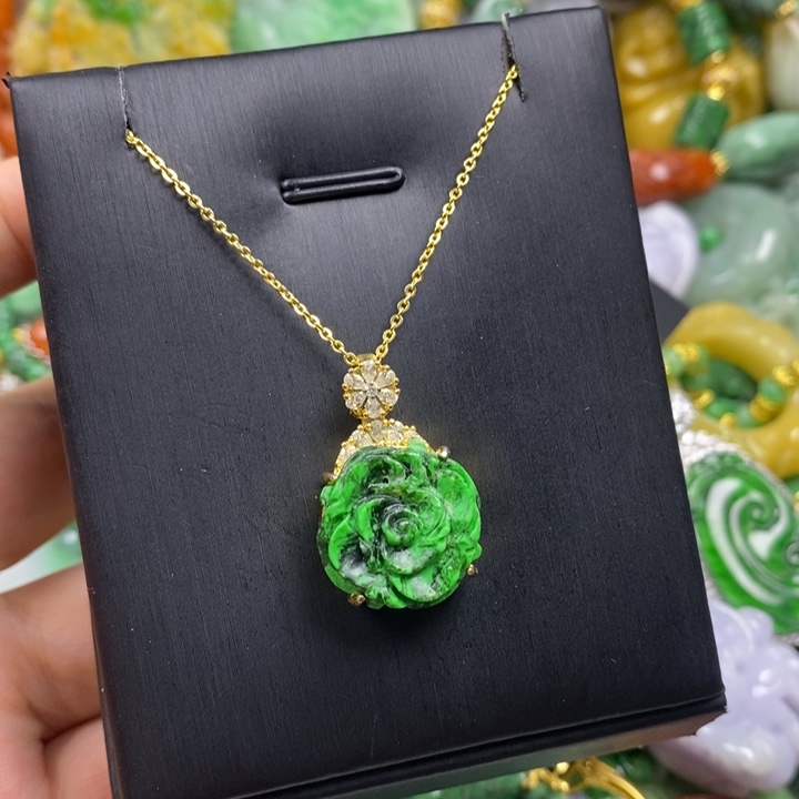 翡翠未镶嵌吊坠(赠链)