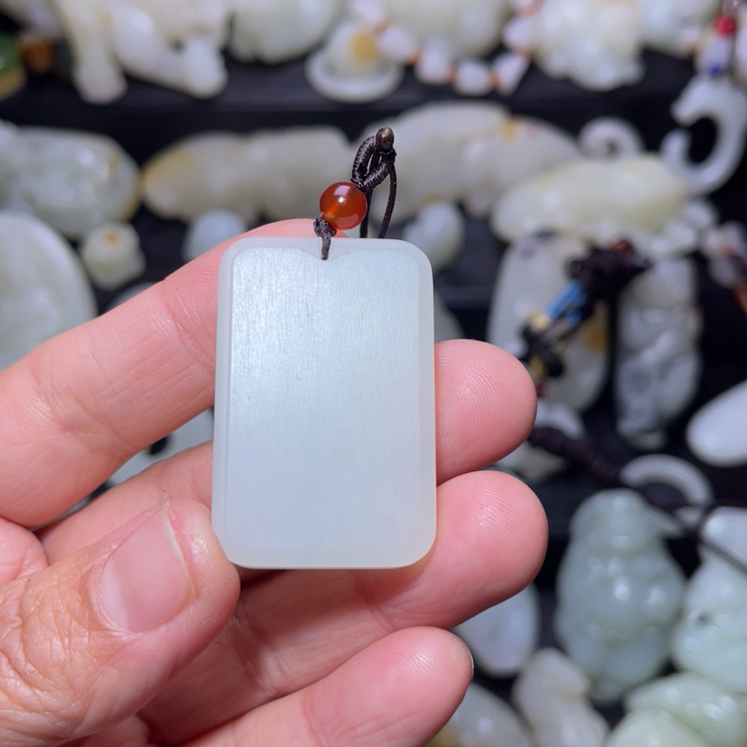 和田玉颈饰未镶嵌顺***坑