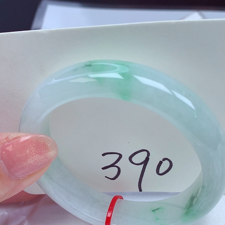 翡翠手镯未镶嵌翡翠