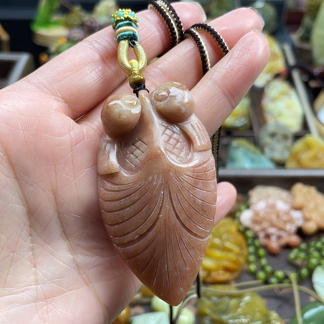 蛇纹石玉颈饰未镶嵌花玉辽阳红金鱼