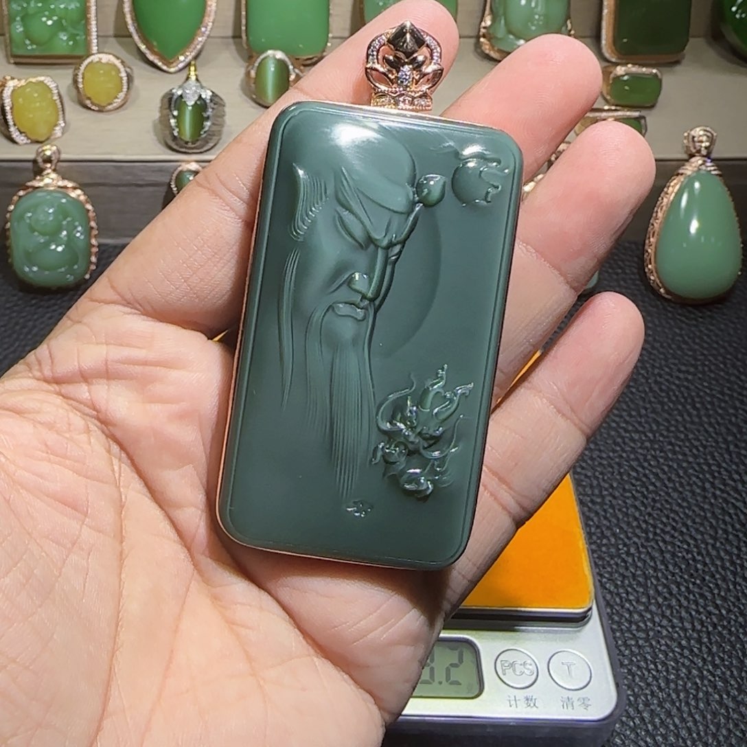 和田玉（碧玉）挂件18K金镶嵌k****r