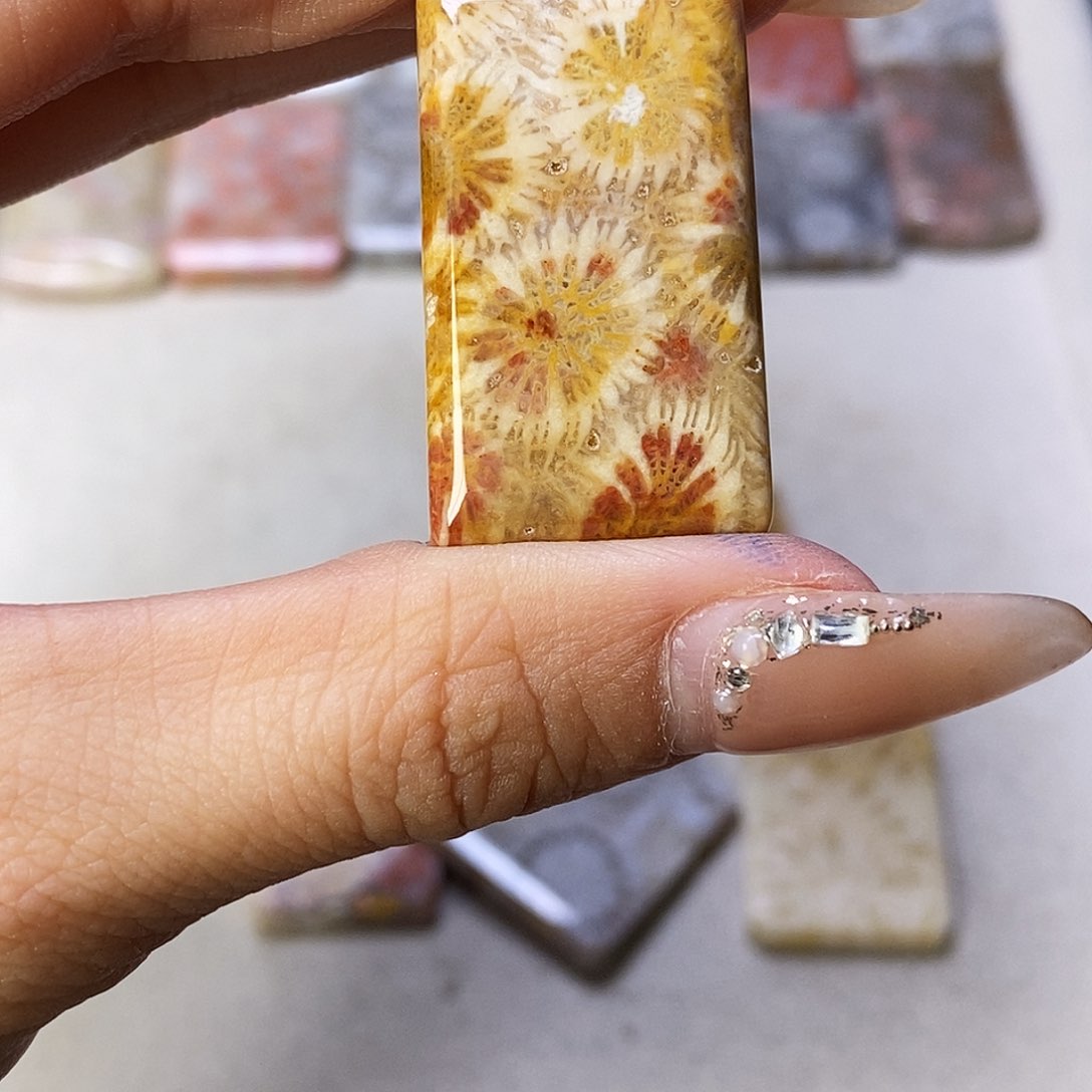 查罗石合金颈饰千*