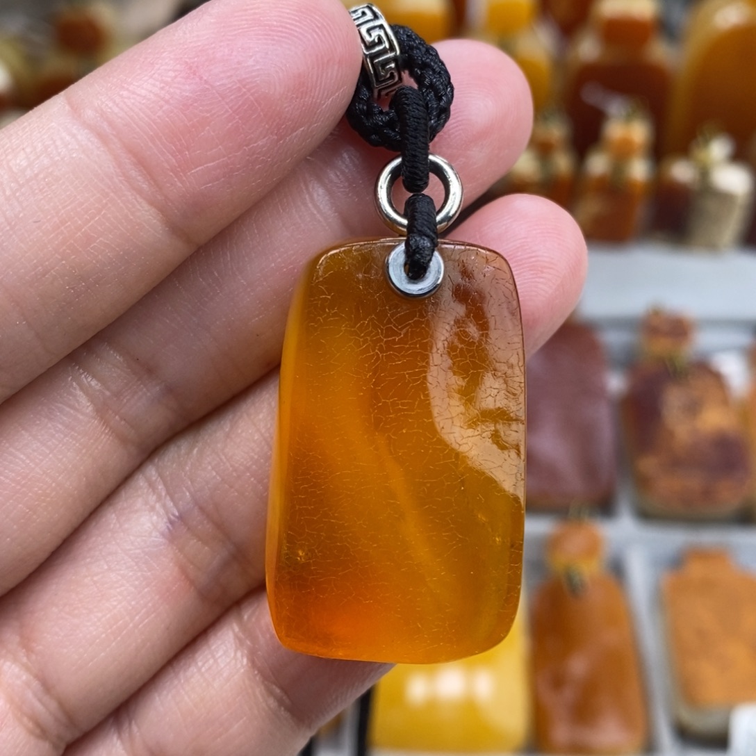 蜜蜡未镶嵌珠宝奇石