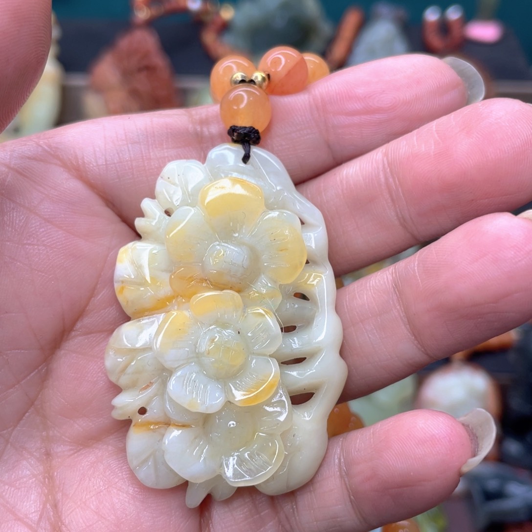 蛇纹石玉颈饰未镶嵌